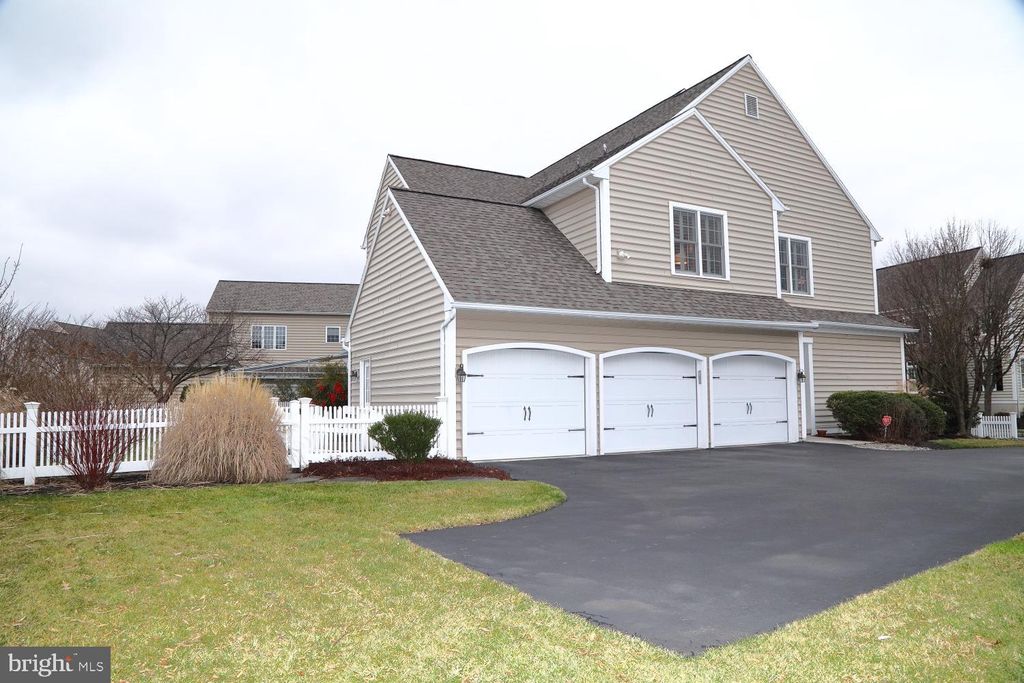 Photo of 1420 Banner Drive, Lancaster, PA 17601 (MLS # PALA2046420)