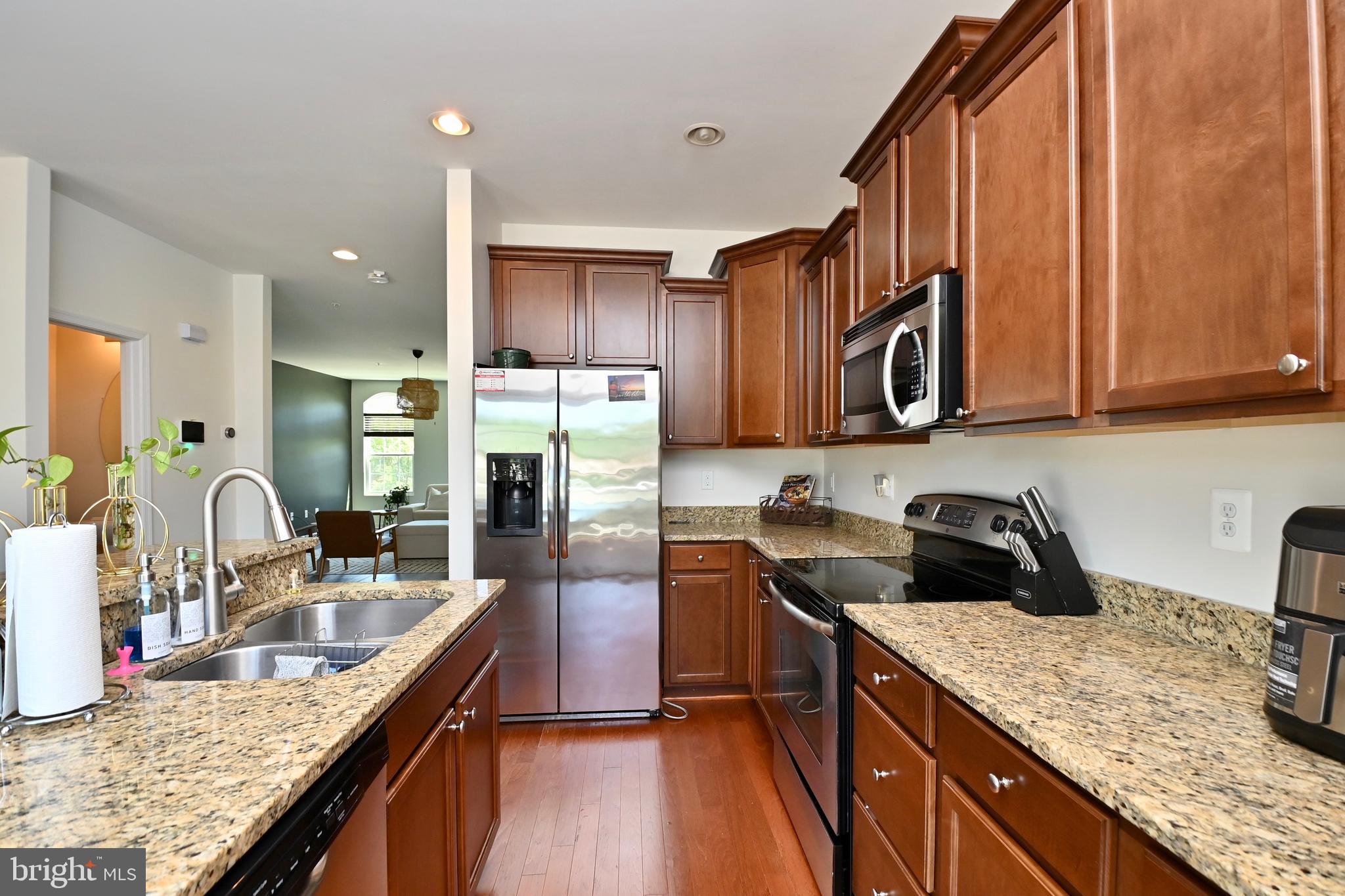 CHELSEA MANOR - Residential