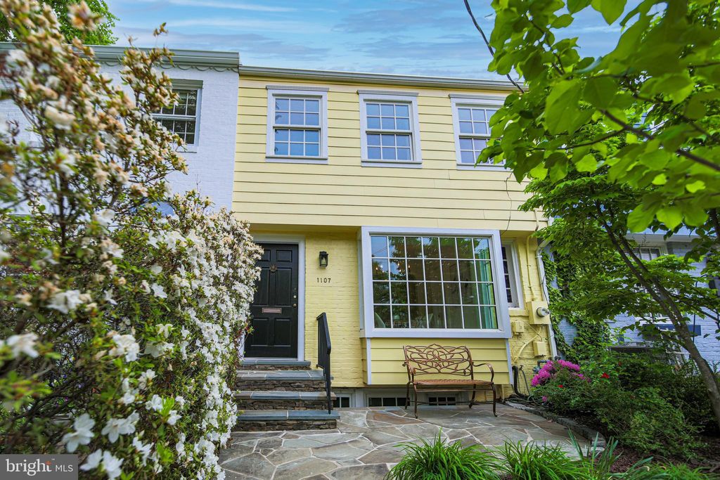 Photo of 1107 Powhatan Street, ALEXANDRIA, VA 22314 (MLS # VAAX2059892)