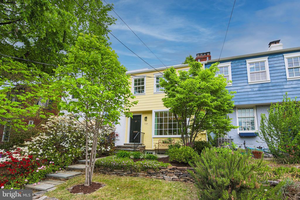 Photo of 1107 Powhatan Street, ALEXANDRIA, VA 22314 (MLS # VAAX2059892)