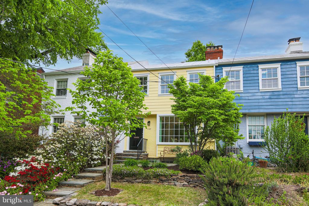 Photo of 1107 Powhatan Street, ALEXANDRIA, VA 22314 (MLS # VAAX2059892)