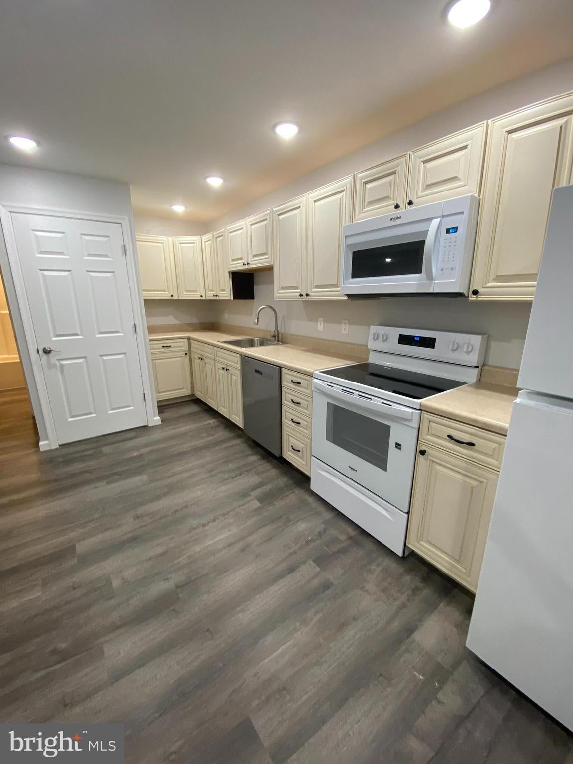 65 WOODS EDGE ROAD 16