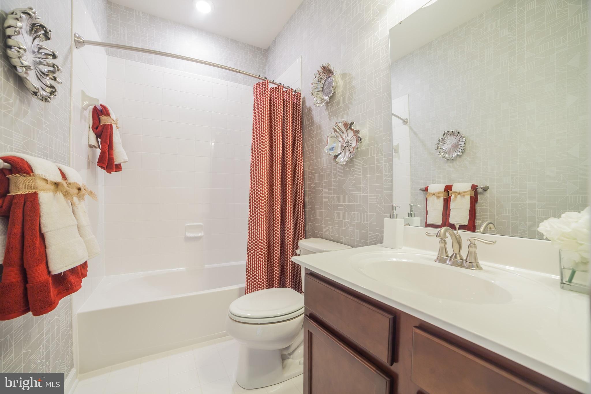 CREEKSIDE VILLAGE - Residential