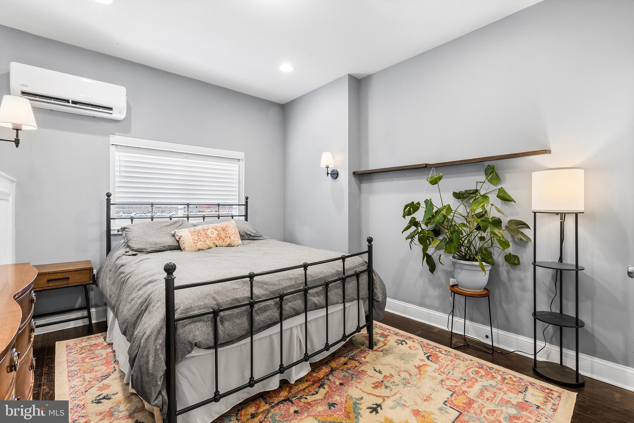 POINT BREEZE - Residential