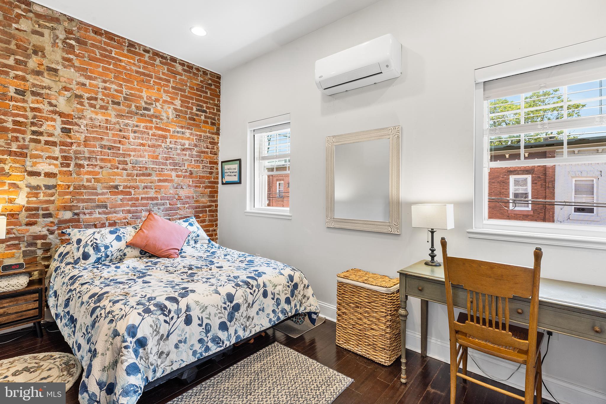 POINT BREEZE - Residential