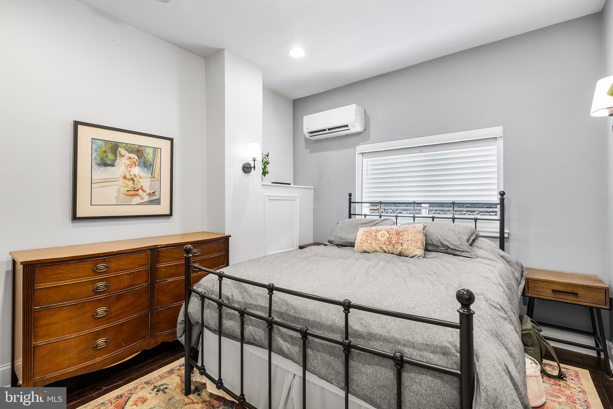 POINT BREEZE - Residential