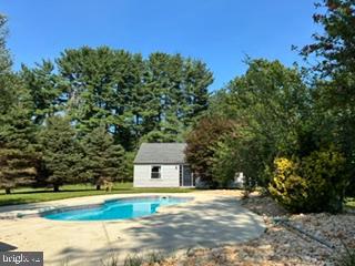 8 SUNNYKING DRIVE