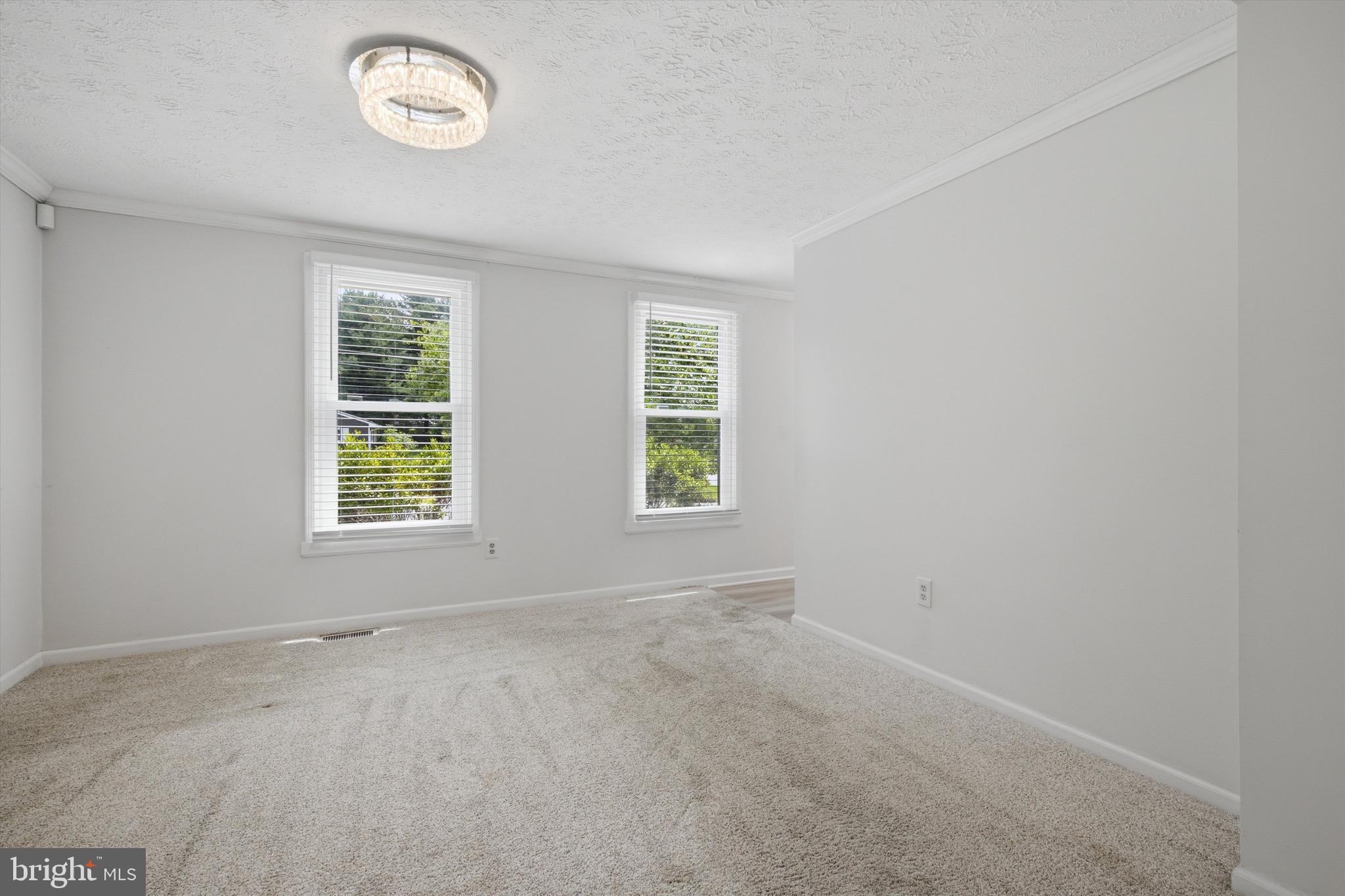 8 SUNNYKING DRIVE