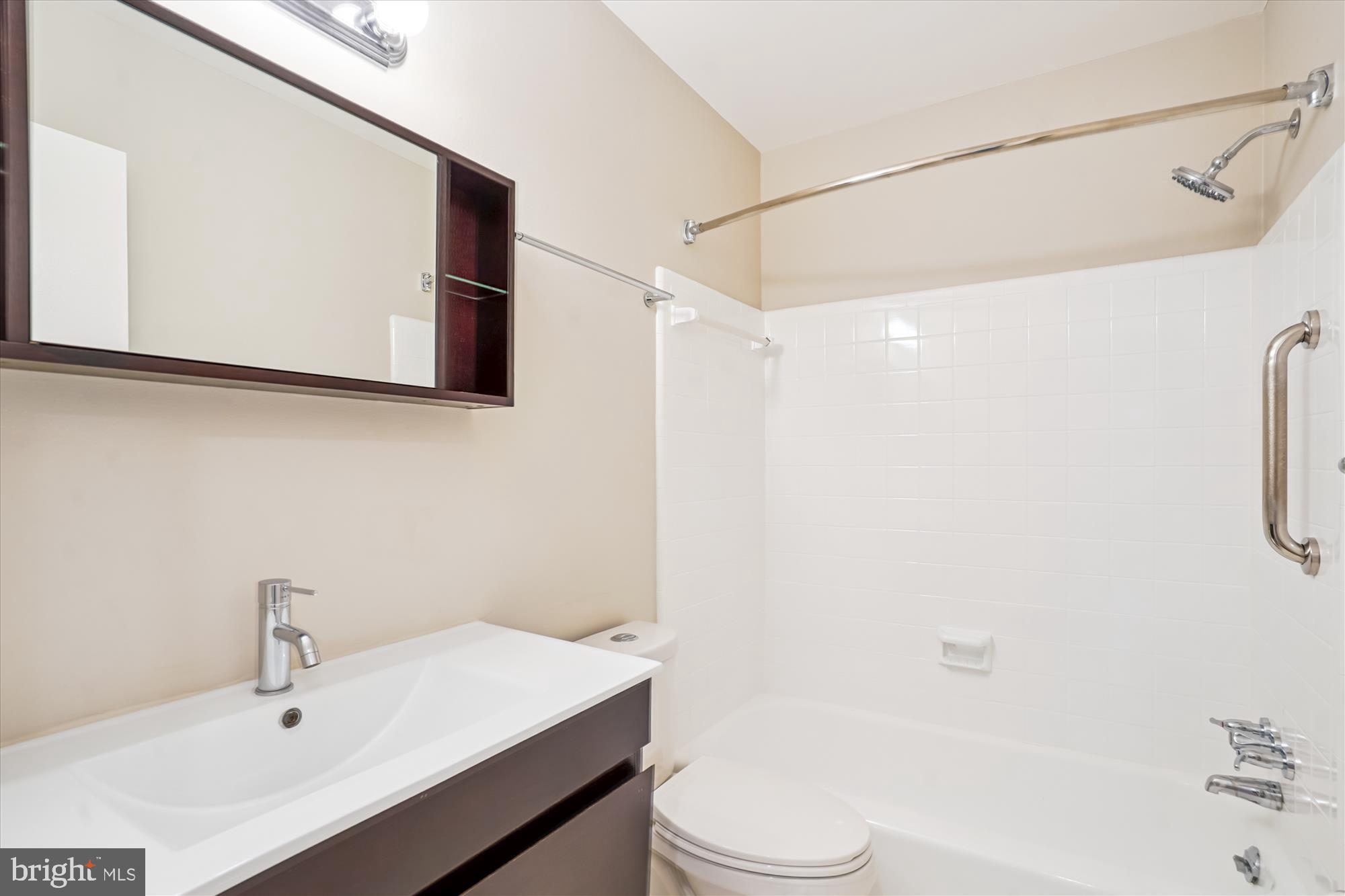 LAKEWOOD ESTATES - Residential