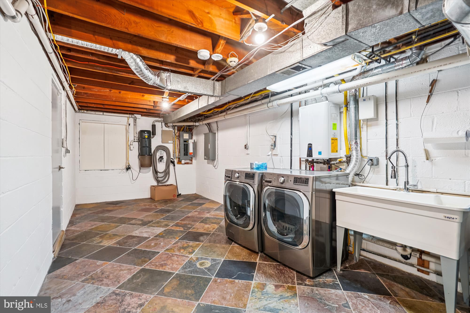 LAKEWOOD ESTATES - Residential