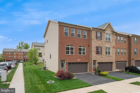 Photo of 6815 William White Way, HAYMARKET, VA 20169 (MLS # VAPW2118454)