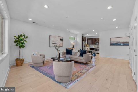 808A MONTROSE STREET PHILADELPHIA PA 19147