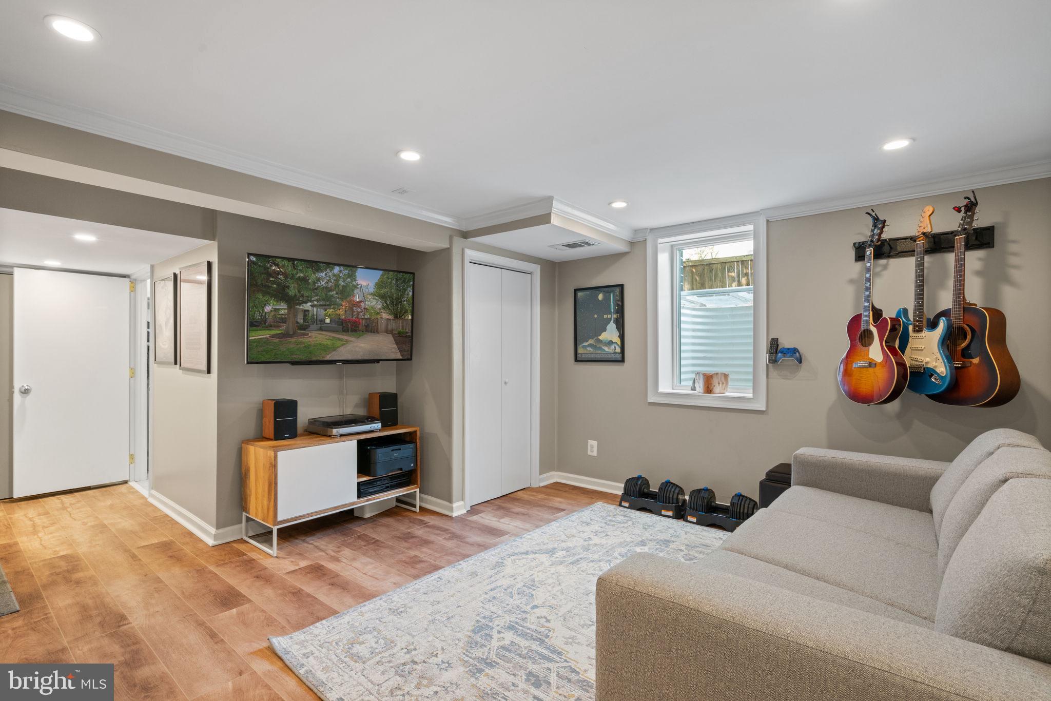 JEFFERSON MANOR - Residential