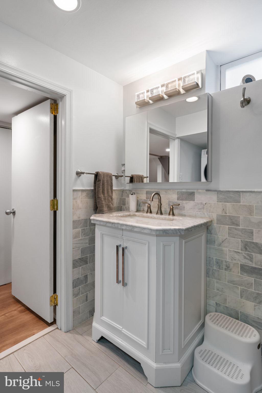 JEFFERSON MANOR - Residential