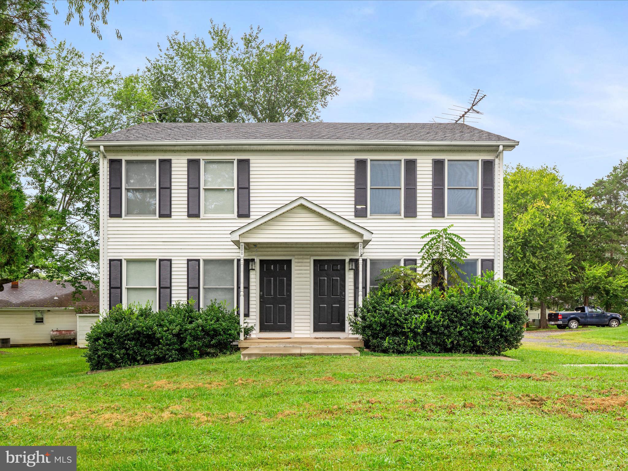 MRS H L STINNETT - Residential Lease