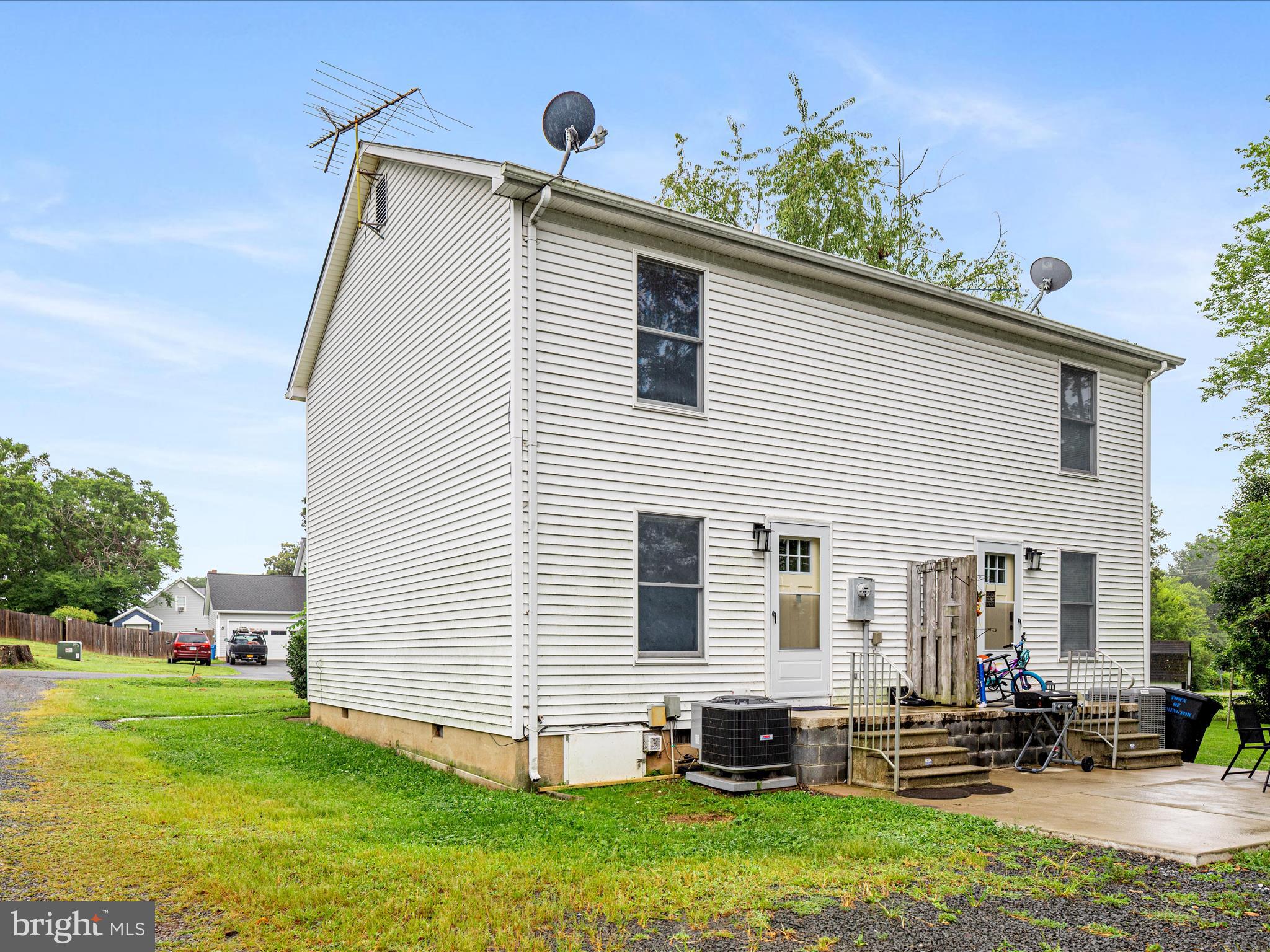 MRS H L STINNETT - Residential Lease