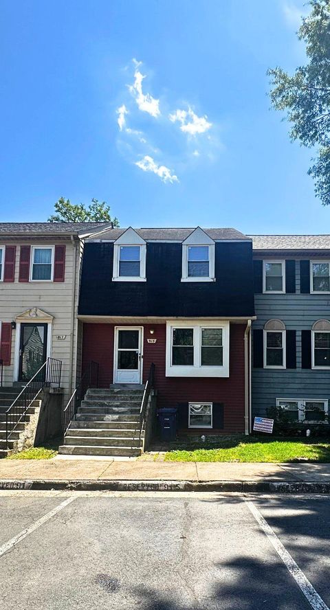 Photo of 915 Barton Oaks Place, HERNDON, VA 20170 (MLS # VAFX2314522)