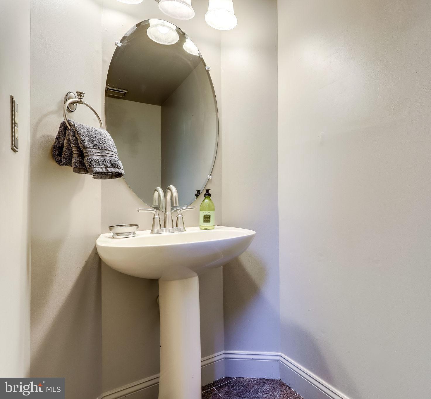 HALSTEAD GLEN - Residential Lease