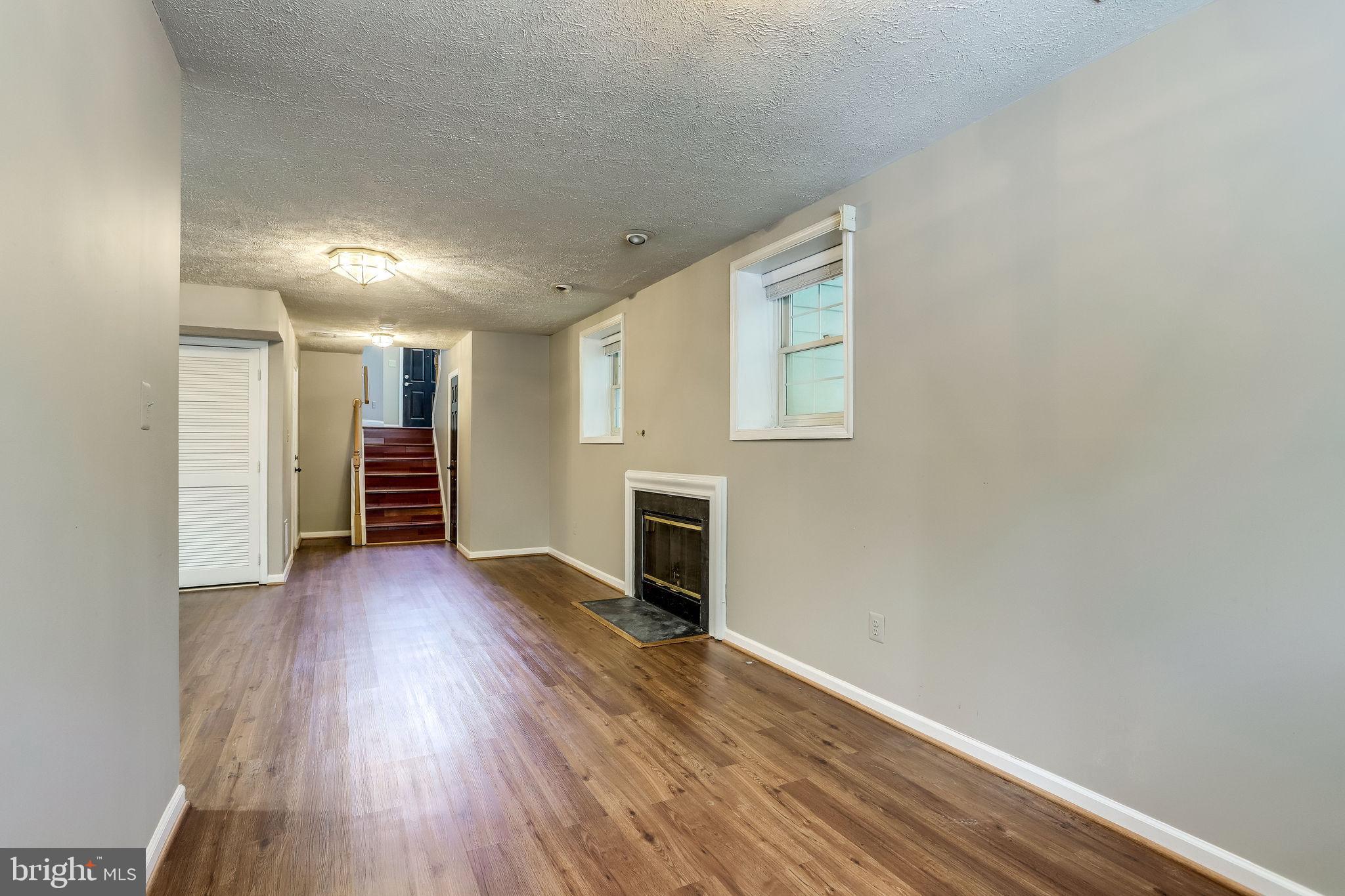 HALSTEAD GLEN - Residential Lease