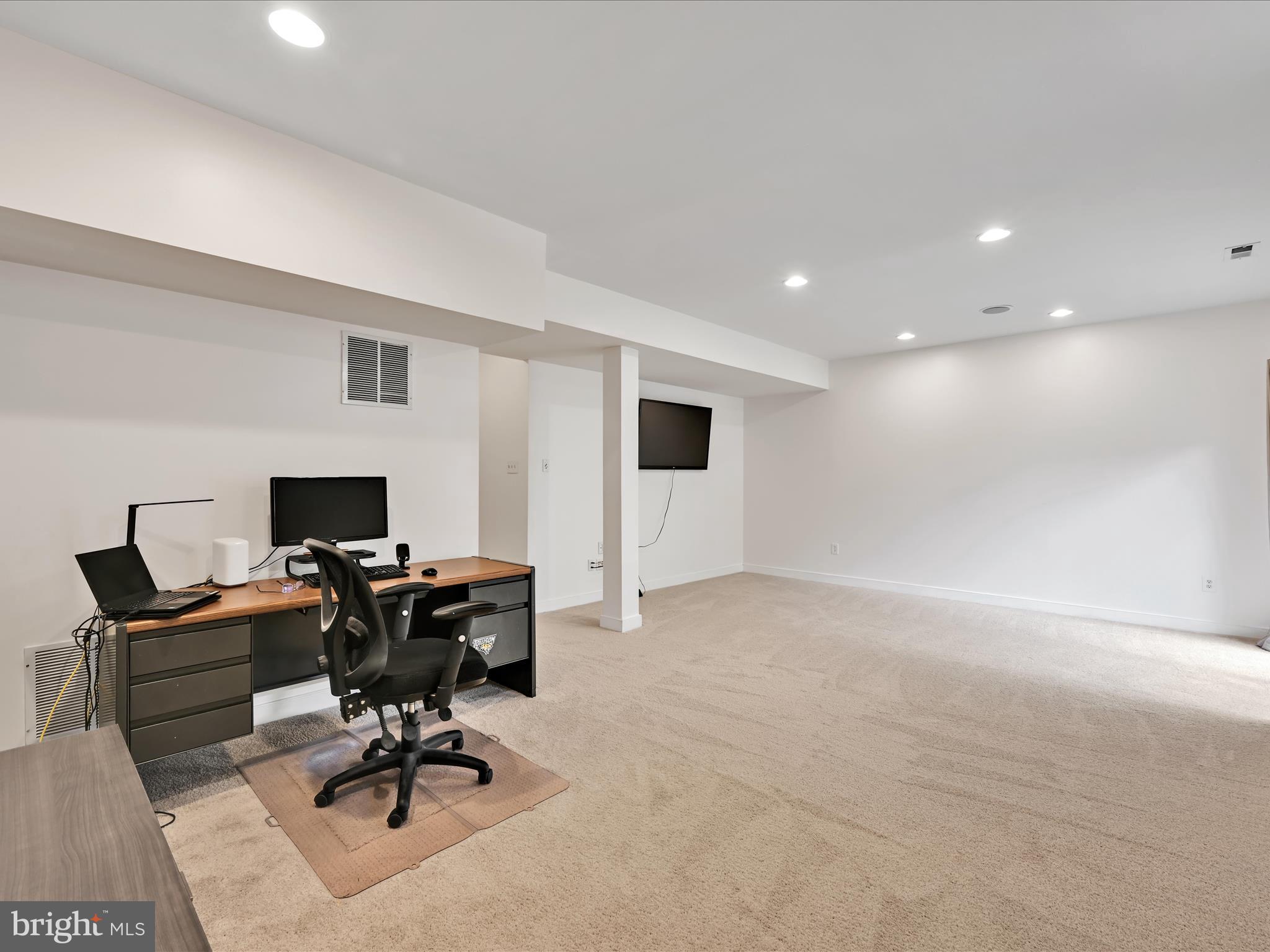 LOGANS RESERVE - Residential