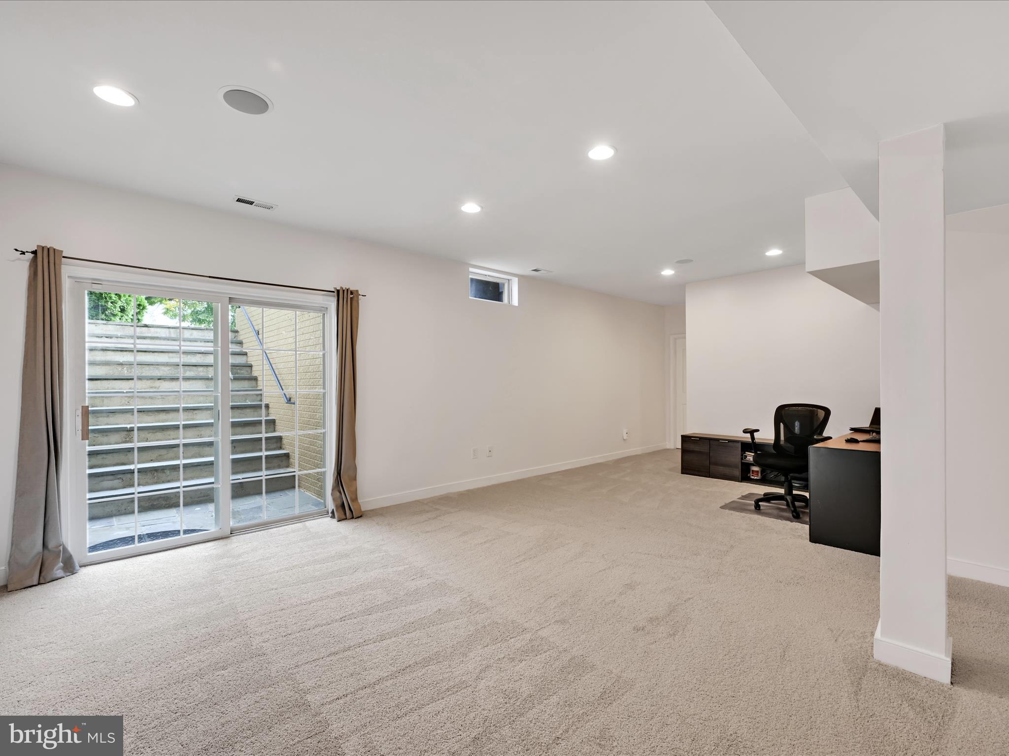 LOGANS RESERVE - Residential