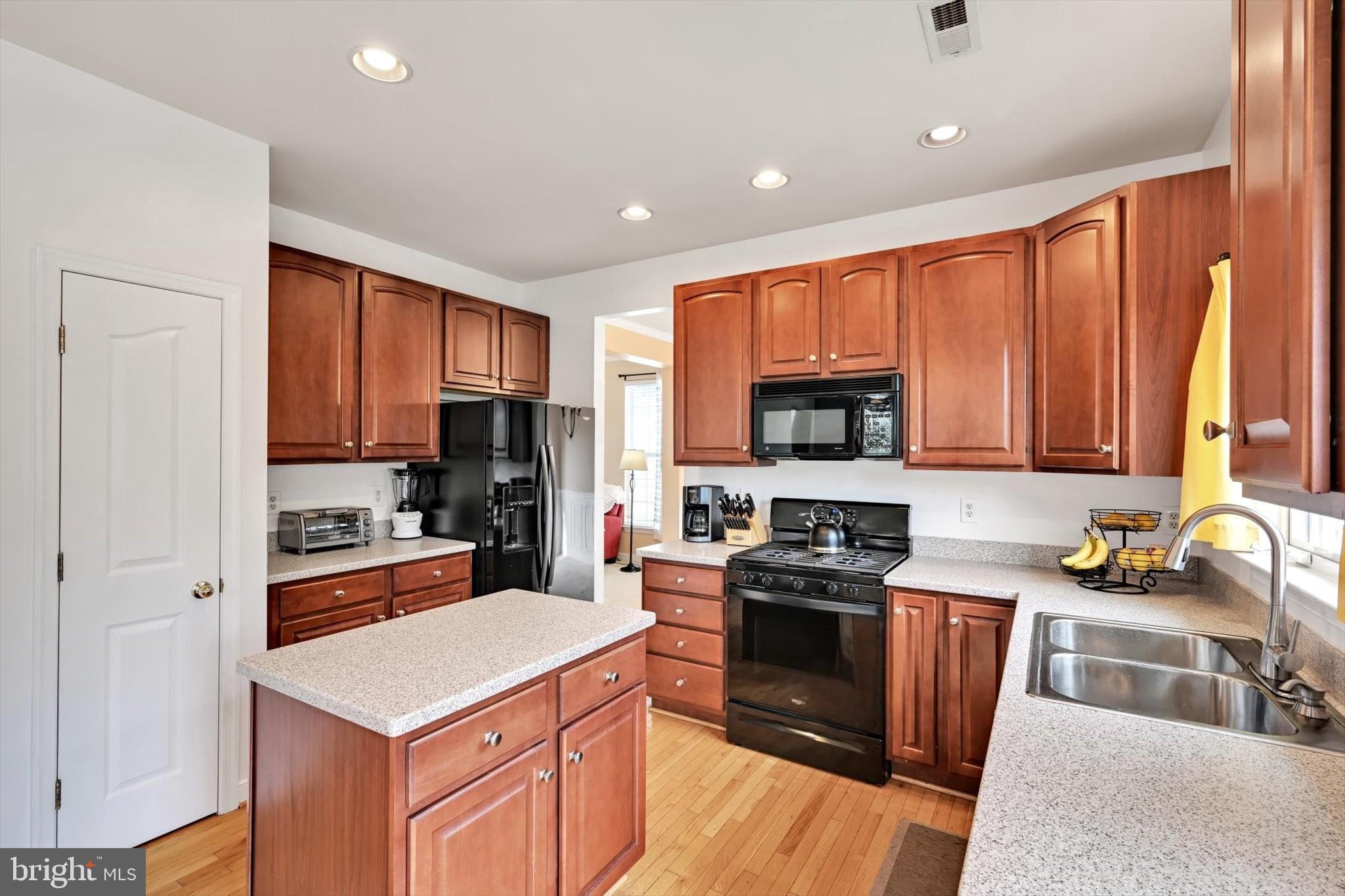 LOGANS RESERVE - Residential