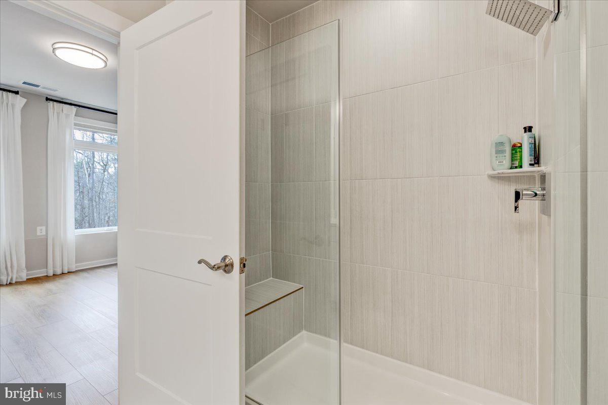 TALL OAKS - Residential Lease