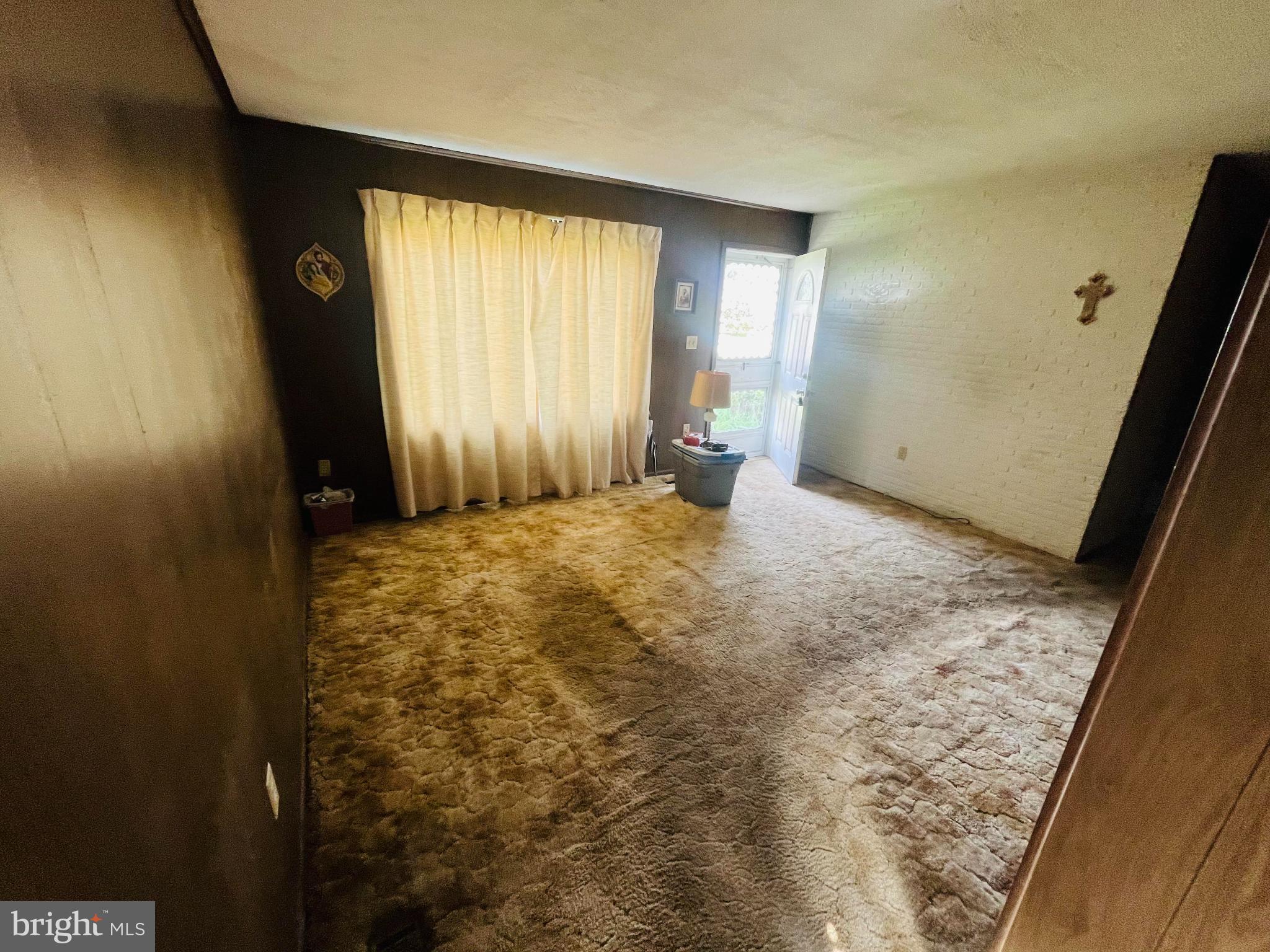 COUNTRY CLUB MANOR - Residential