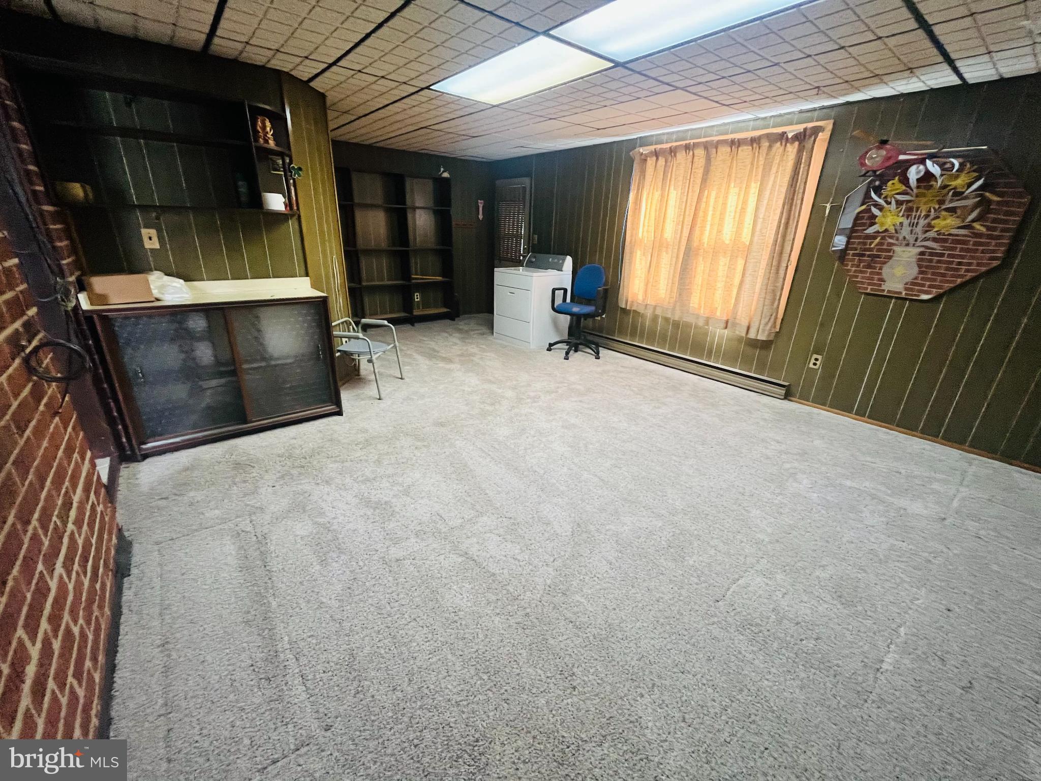 COUNTRY CLUB MANOR - Residential