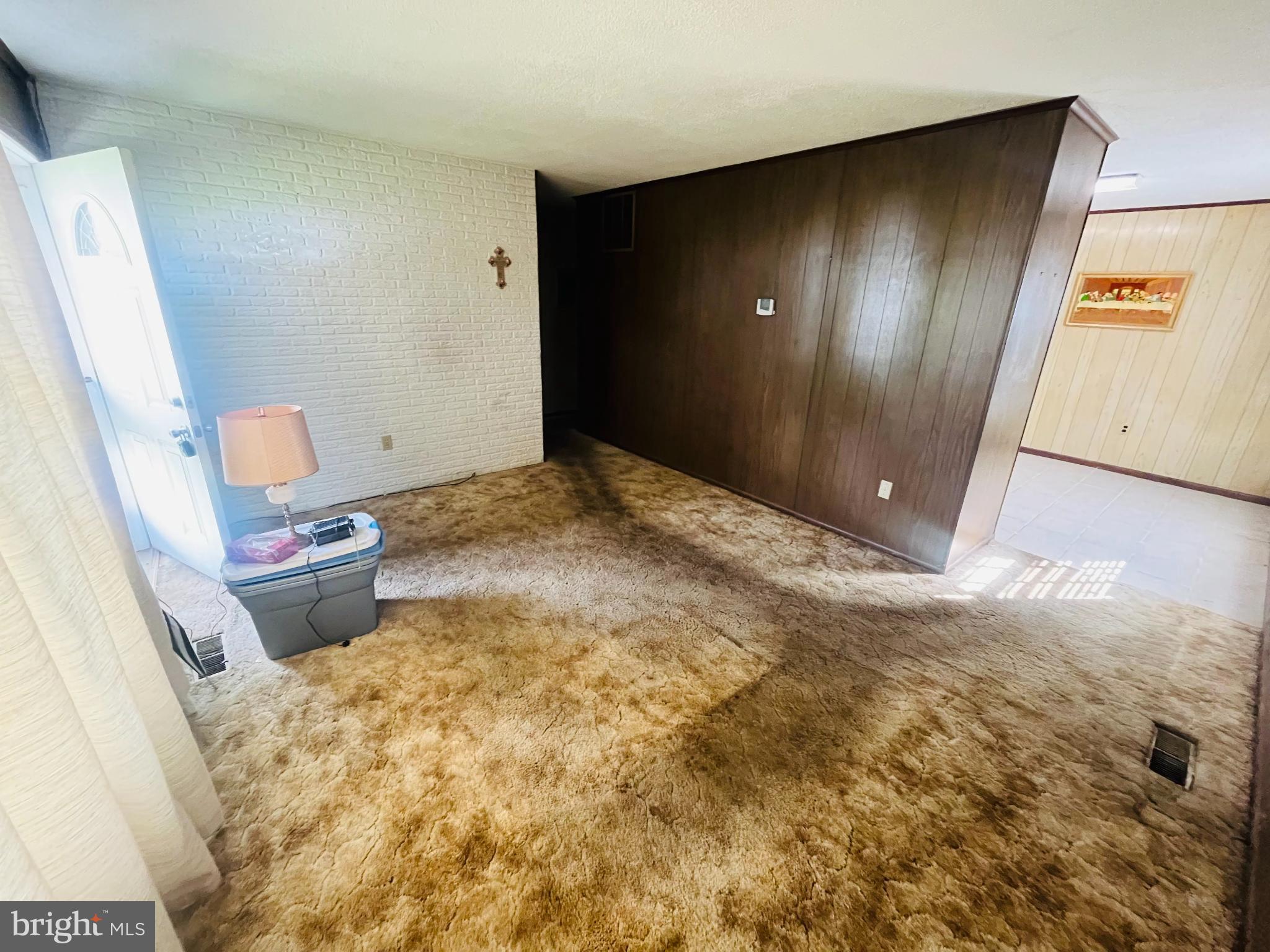 COUNTRY CLUB MANOR - Residential