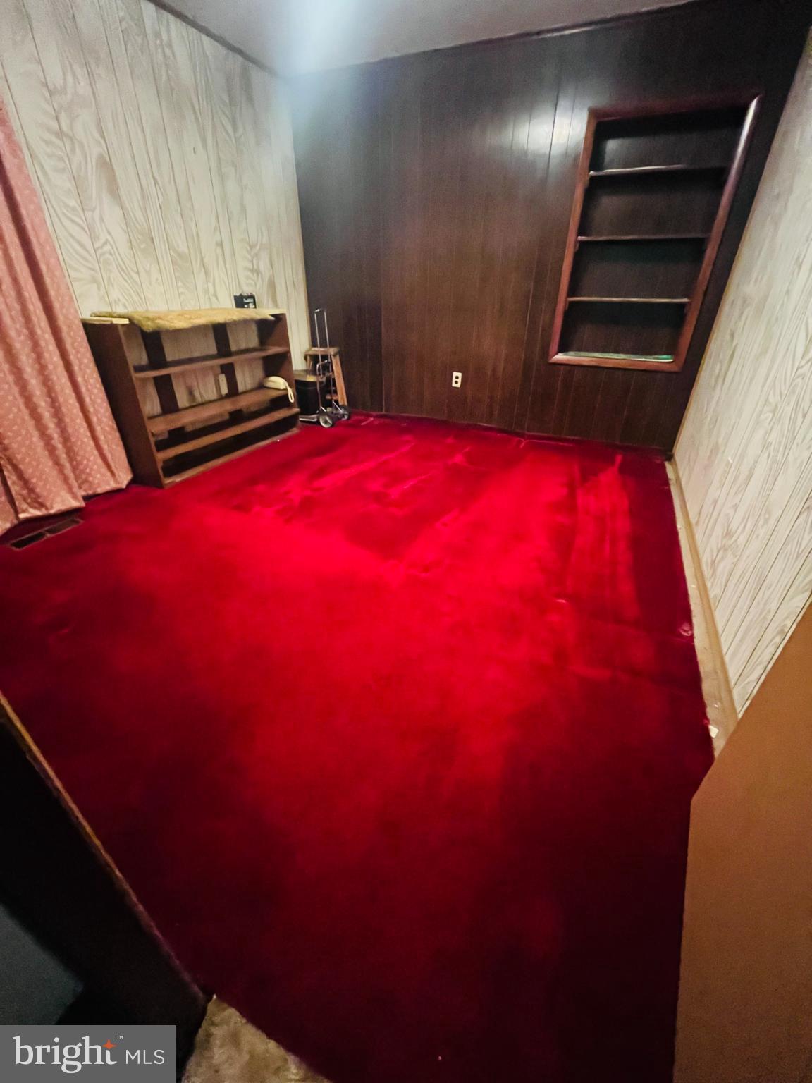 COUNTRY CLUB MANOR - Residential