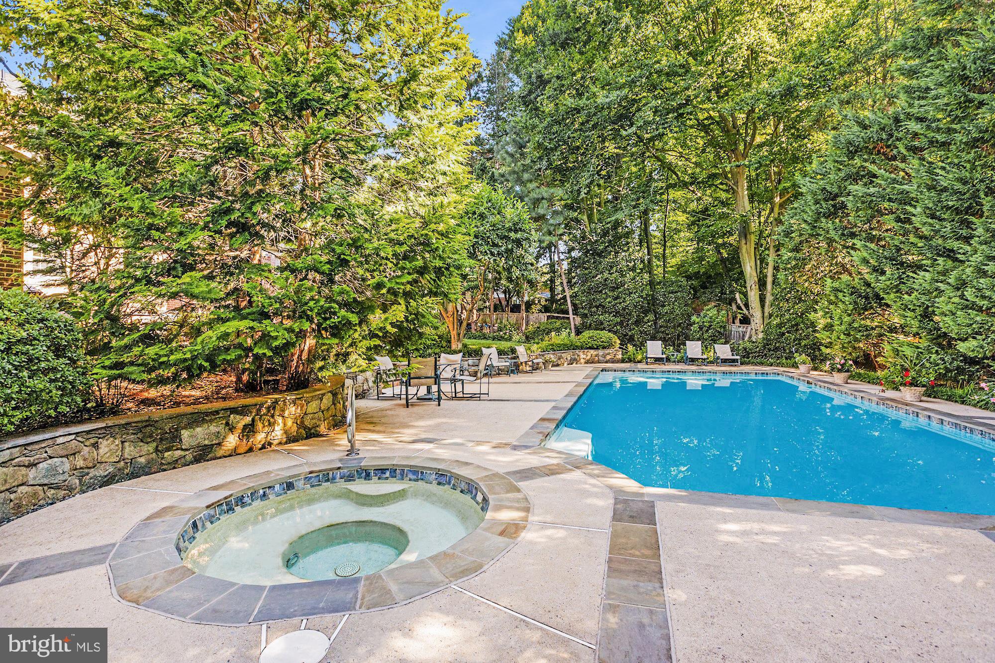 RIVER FALLS - Residential