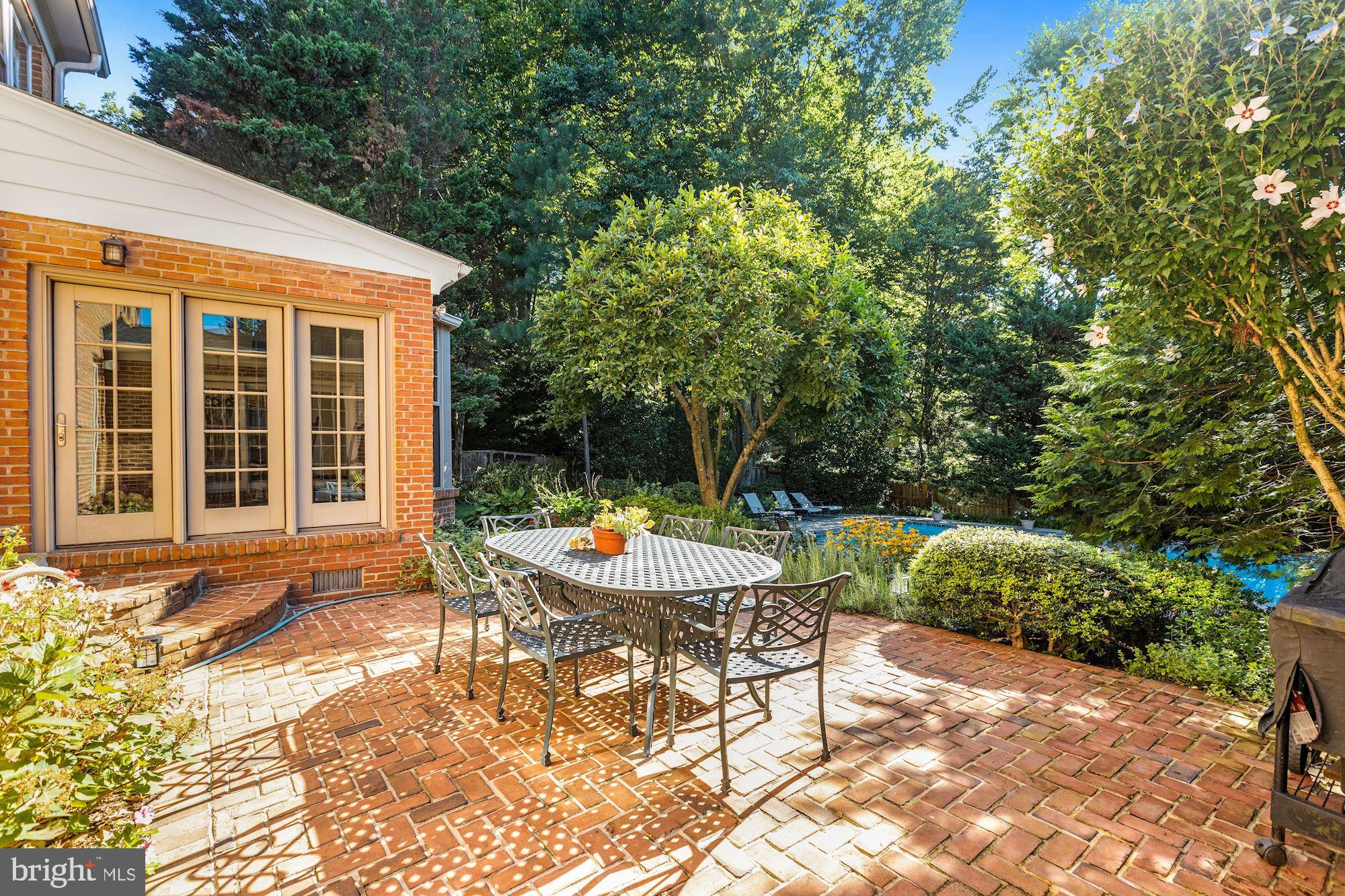 RIVER FALLS - Residential