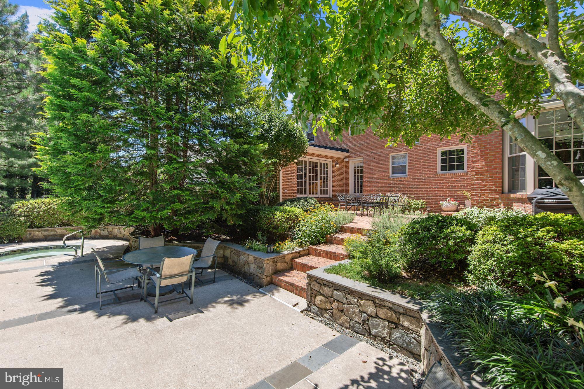 RIVER FALLS - Residential