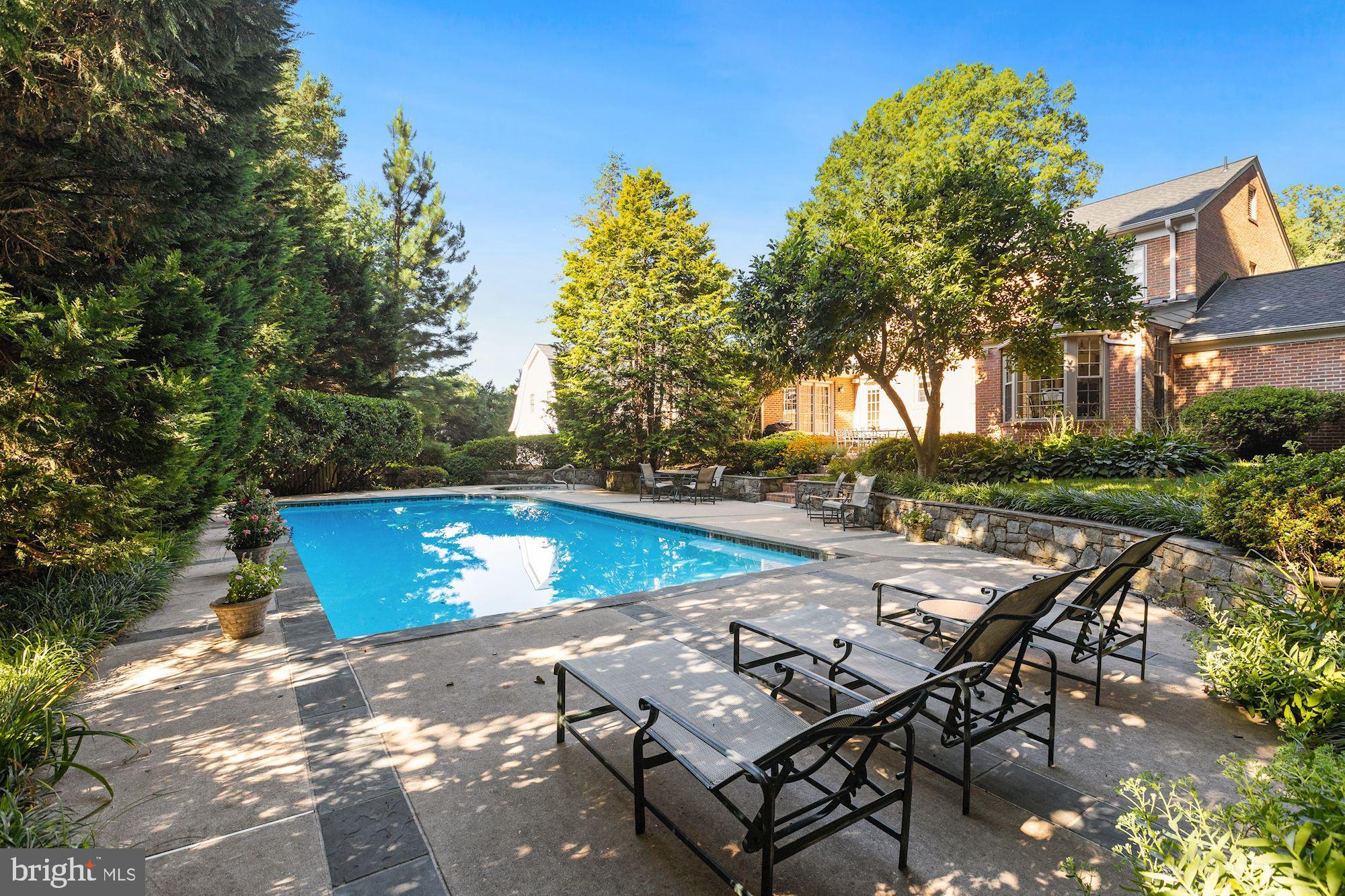 RIVER FALLS - Residential