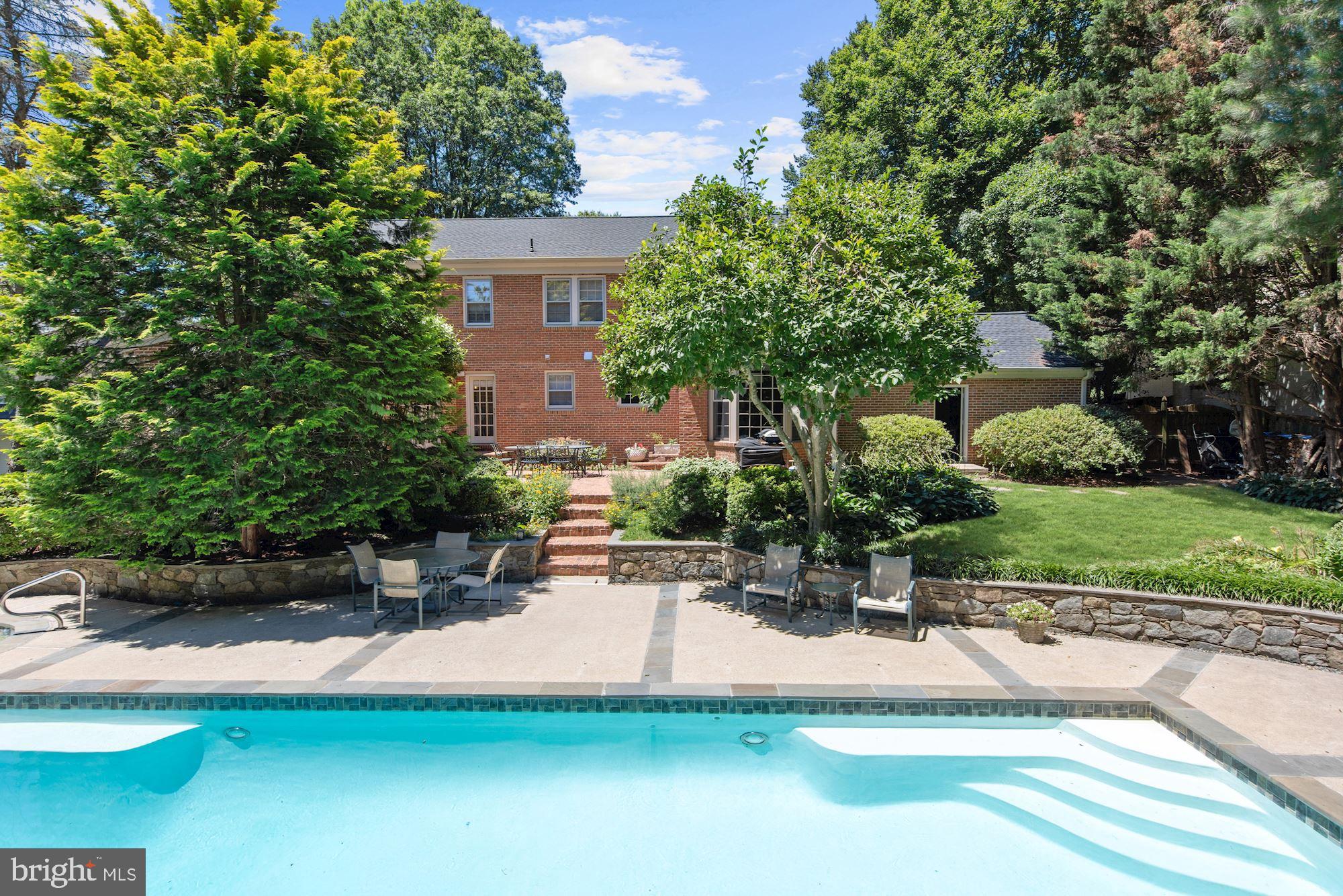 RIVER FALLS - Residential