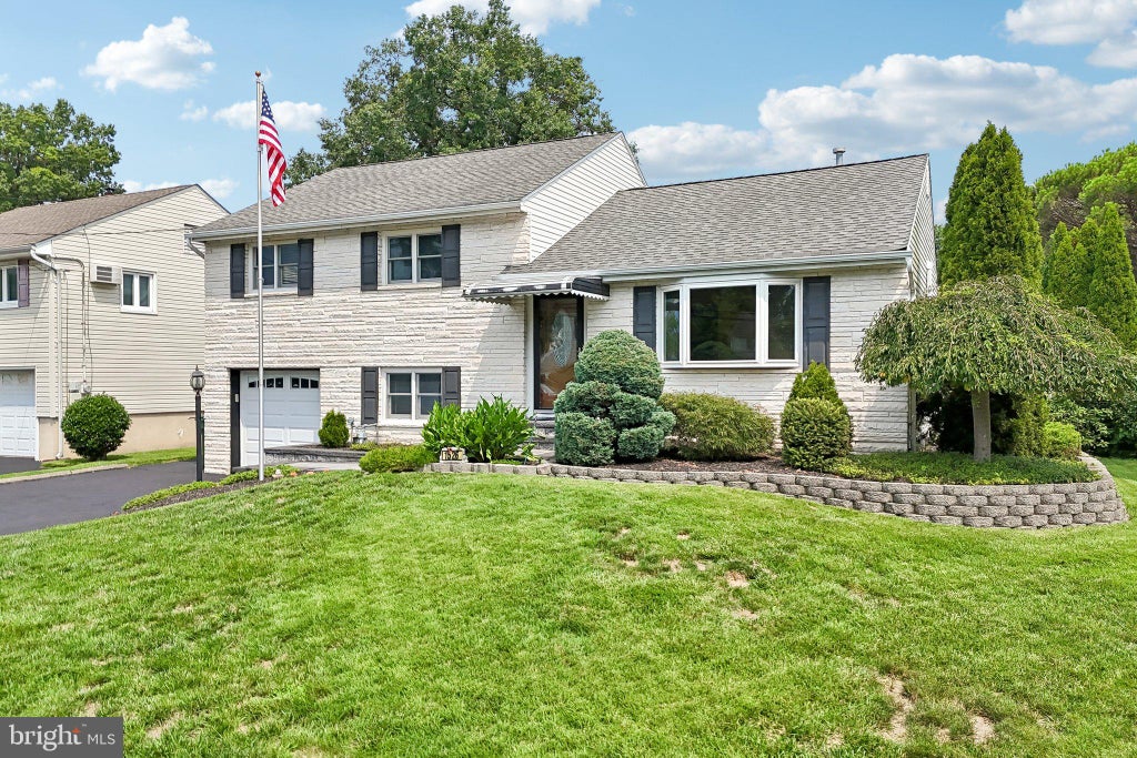 Photo of 1526 N Stiles Street, LINDEN, NJ 07036 (MLS # NJUN2000636)