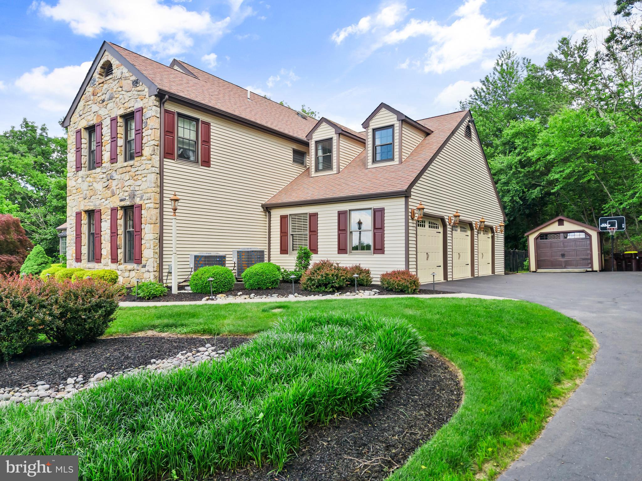 500 DEERFIELD LANE