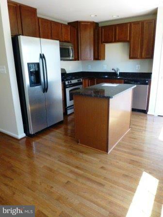 RIVER OAKS-LENNAR CONDOM - Residential