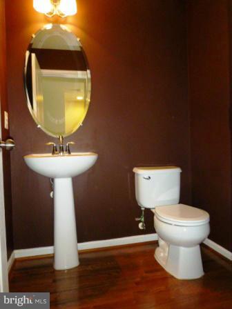 RIVER OAKS-LENNAR CONDOM - Residential