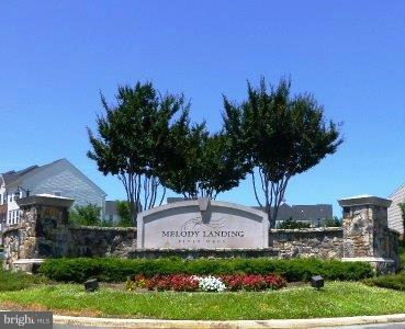 RIVER OAKS-LENNAR CONDOM - Residential