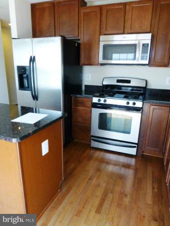 RIVER OAKS-LENNAR CONDOM - Residential