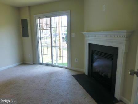 RIVER OAKS-LENNAR CONDOM - Residential