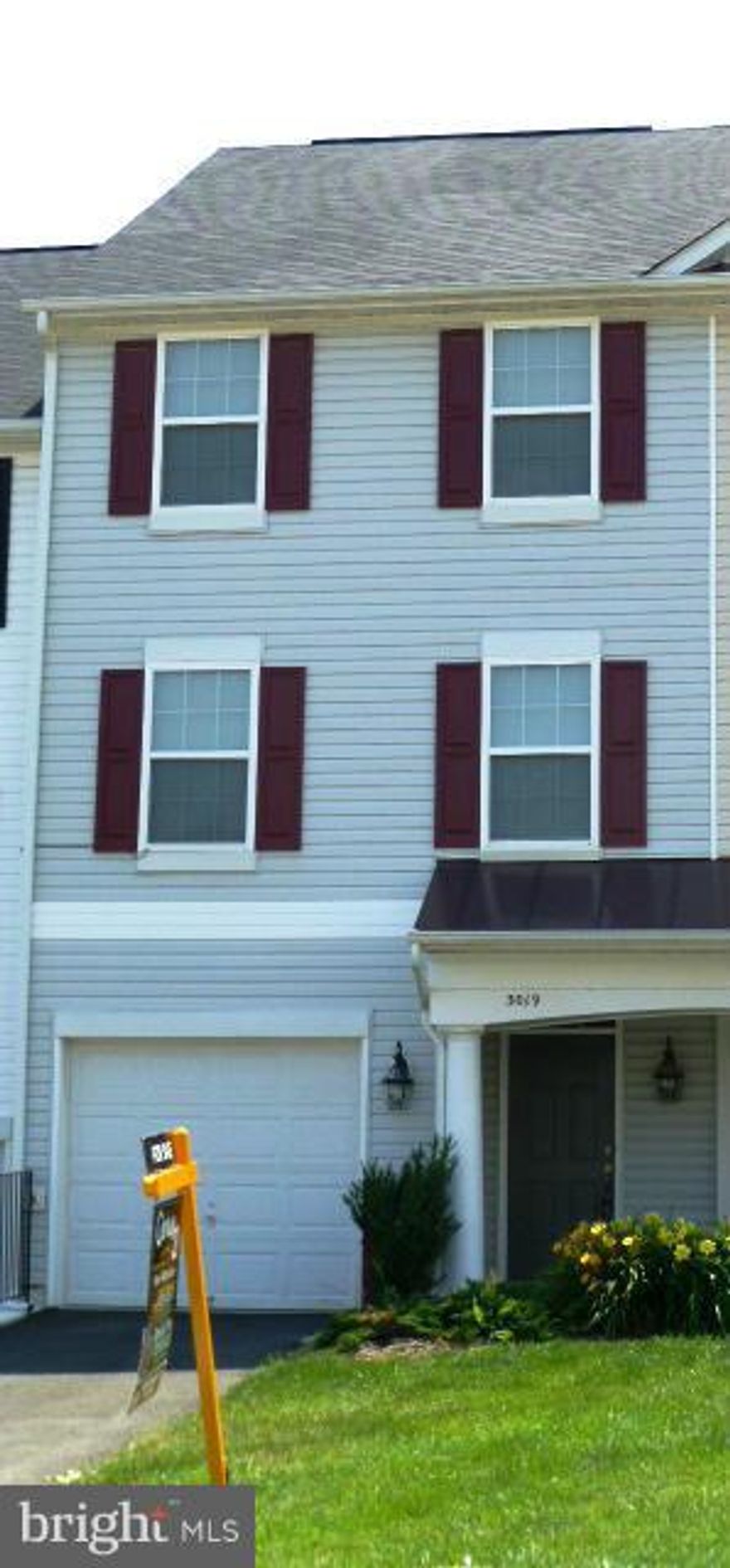 DRASTIC REDUCTION!!! 3 FINISHED LEVEL GARAGE CONDO TH W/UPDATES IN GATED COMMUNITY* COVERED PORCH*1ST  LV: FOYER LEADS TO RR WITH FP AND WO PLUS 3RD FULL BATH*UL MN LV FEAT: GOURMET KIT WITH GRANITE COUNTERS, SS APPL., HARDWD FLR W/WO TO DK; LR AND DR COMBO W/ HRWD FLR*UL W/ 2 MBR SUITES EACH WITH PRIV. BA* FRESH PAINT THROUGHOUT* GREAT LOCATION* CONVENIENT TO ALL COMMUTER SERVICES, POOL, &MORE*