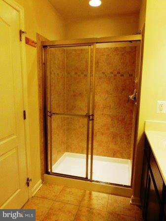 RIVER OAKS-LENNAR CONDOM - Residential