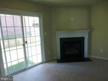 RIVER OAKS-LENNAR CONDOM - Residential