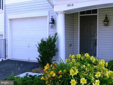 RIVER OAKS-LENNAR CONDOM - Residential