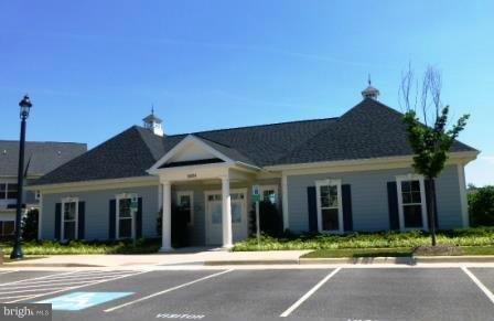 RIVER OAKS-LENNAR CONDOM - Residential