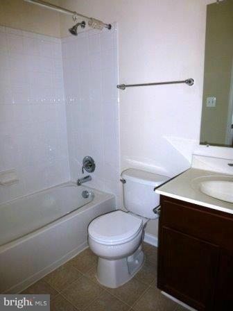 RIVER OAKS-LENNAR CONDOM - Residential