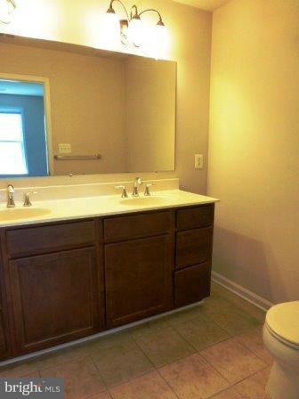 RIVER OAKS-LENNAR CONDOM - Residential